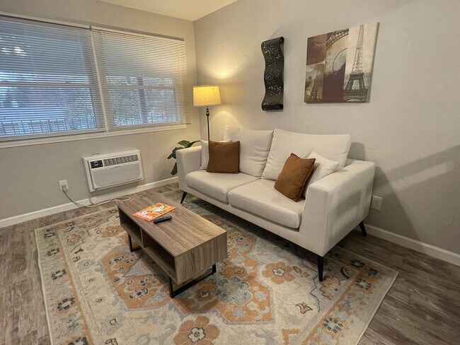 Building Photo - 915 W Weiland Ave