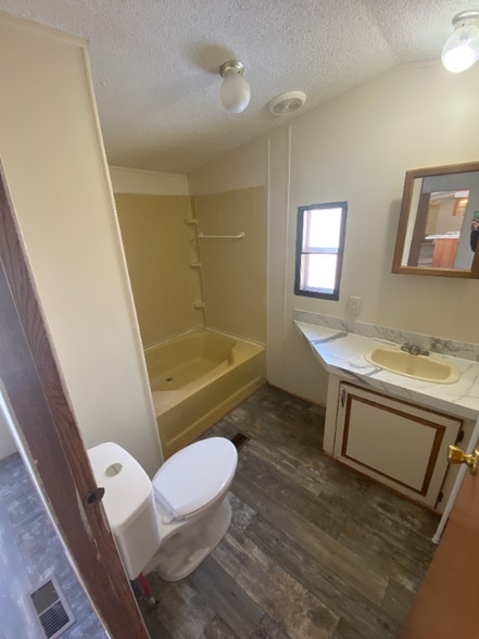 Building Photo - 4215 Deems St