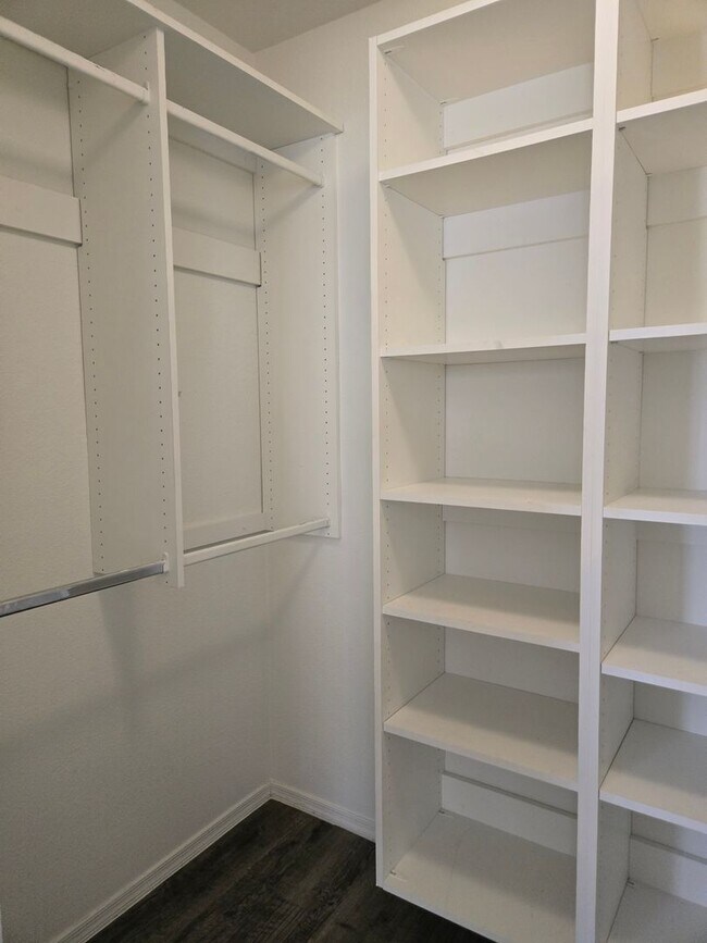 Building Photo - 3 bed, 2 bath in Surprise