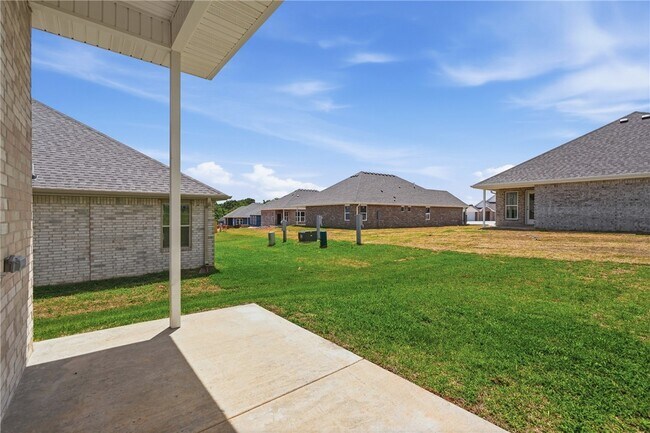 Building Photo - 5109 Vista Ave