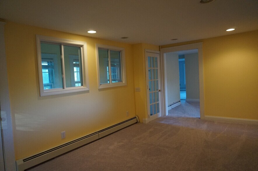 Building Photo - 248 High St