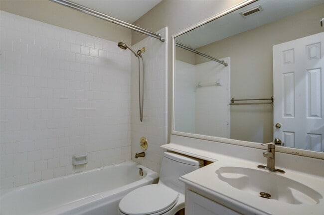 Building Photo - 14019 Lake Trail Dr