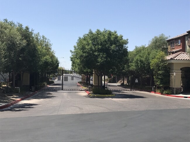 Building Photo - Coming Soon - 3 Story Town Home - Gated Community / Pool