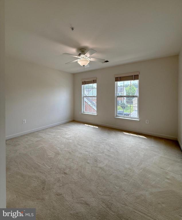 Building Photo - 4415 Medallion Dr