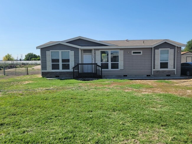 Primary Photo - Horse-Friendly Burbank Home with Fenced Ya...