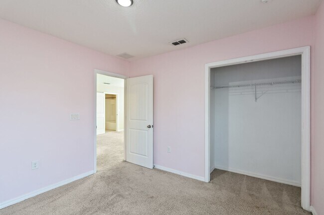 Building Photo - Beautiful 4/2.5 Townhome For Rent in Harmony