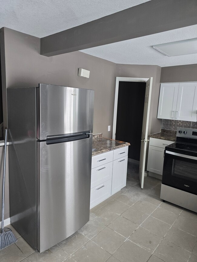 Building Photo - Cree Triplex