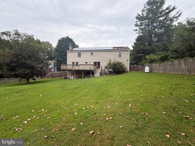 Building Photo - 9627 Locust Hill Dr