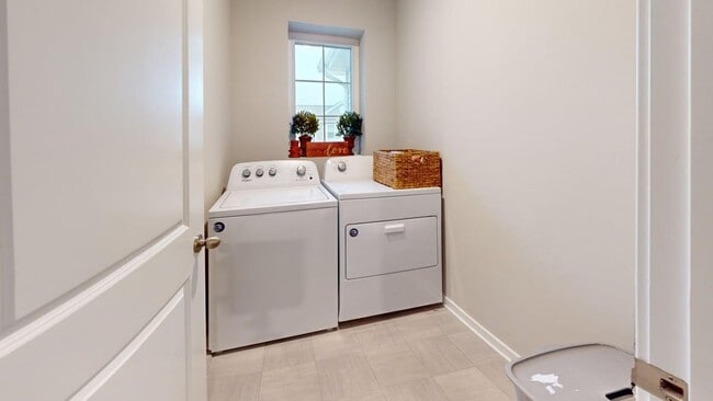 Building Photo - Beautiful, Modern, Open Home - Available Now