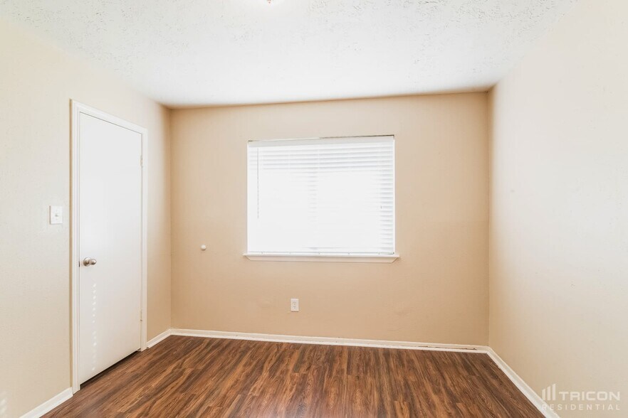 Building Photo - 2602 Carson Dr
