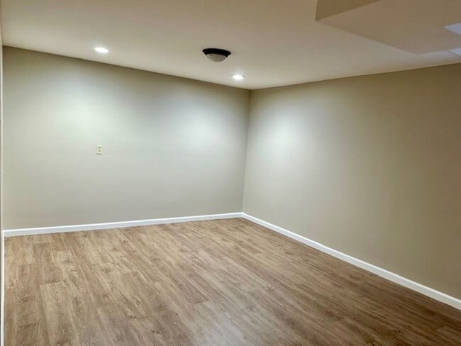 Building Photo - Large 4 Bedroom Magnolia Home