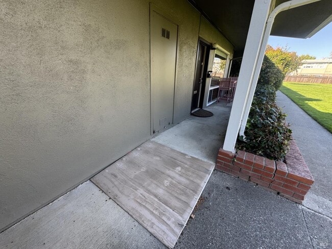 Building Photo - 1060 Los Gamos Rd