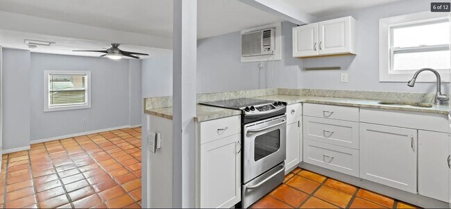 Building Photo - 1115 Highland St N