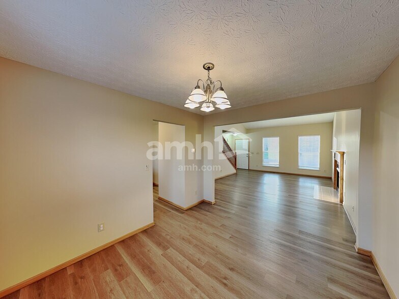 Building Photo - 35 Wrens Nest Ct