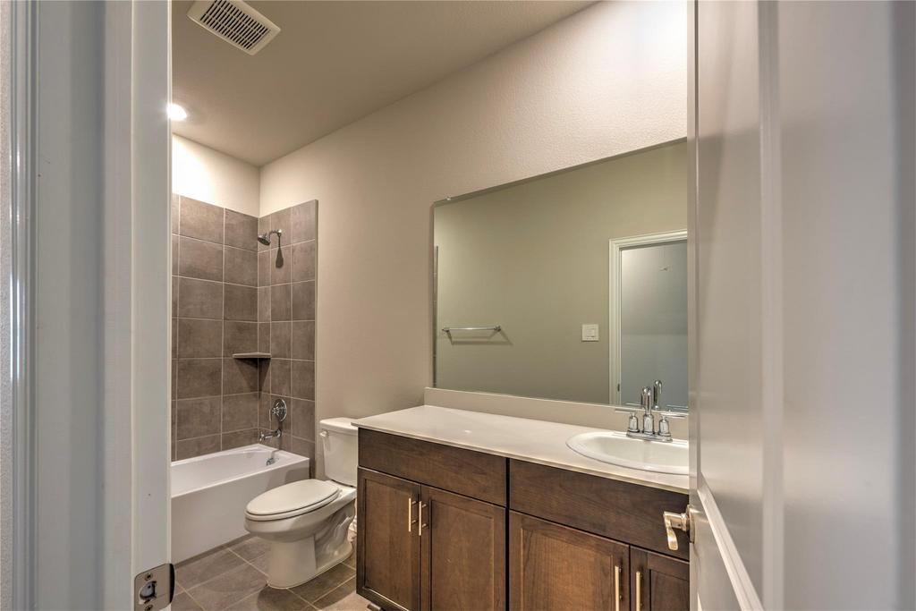 Second full bathroom with bath tub - 1109 Birchwood Ln