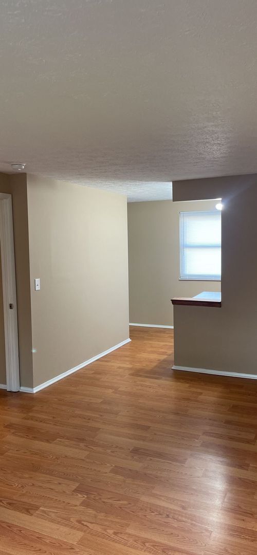 Building Photo - 5683 Crestview Dr