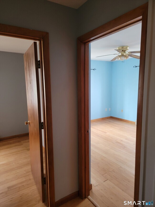 Building Photo - 235 High Ridge Dr