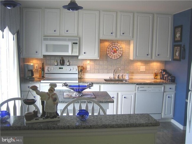 Primary Photo - 5002 Essex Ln