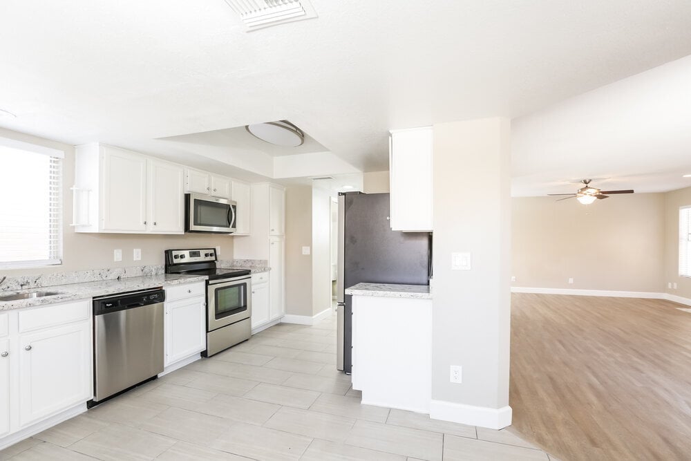 Building Photo - 7922 W Laurel Ln