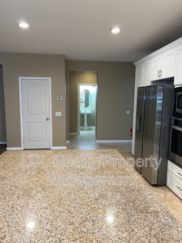 Building Photo - 30364 Skipstone Way
