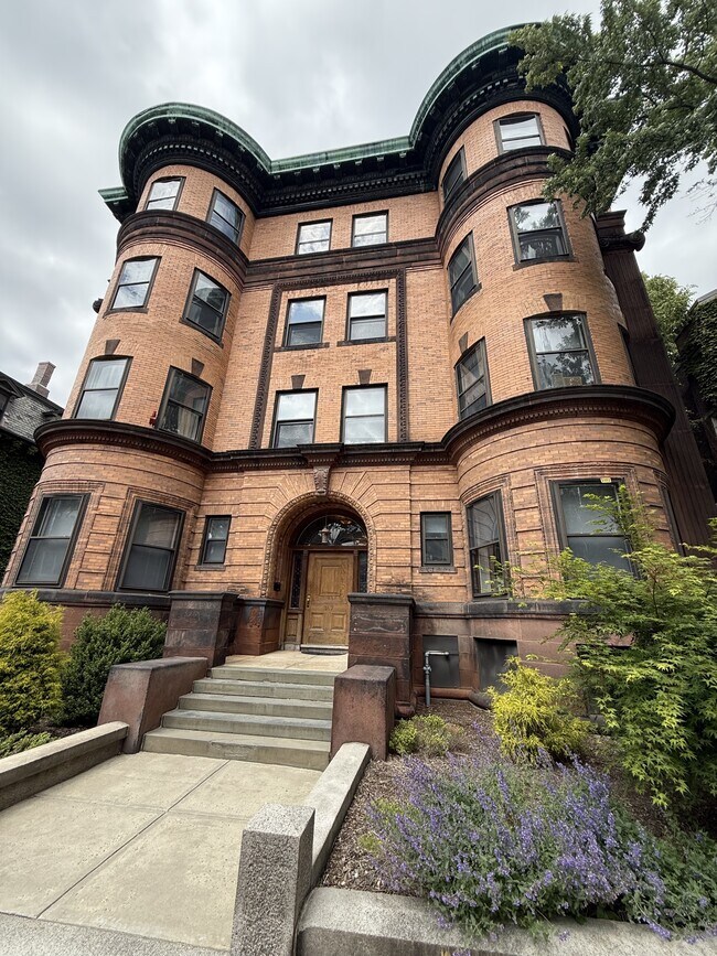 Building Photo - 367 Harvard St