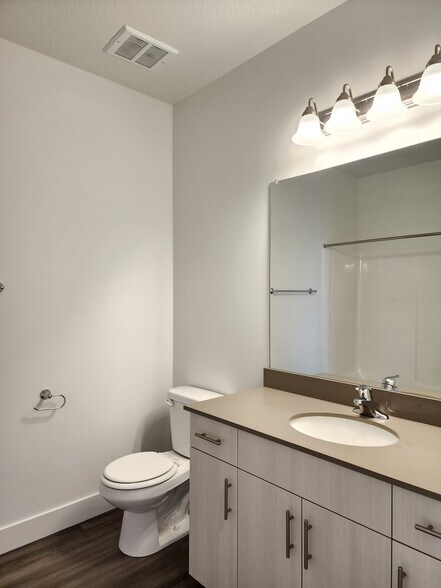 Building Photo - 4735 S Alder Dr