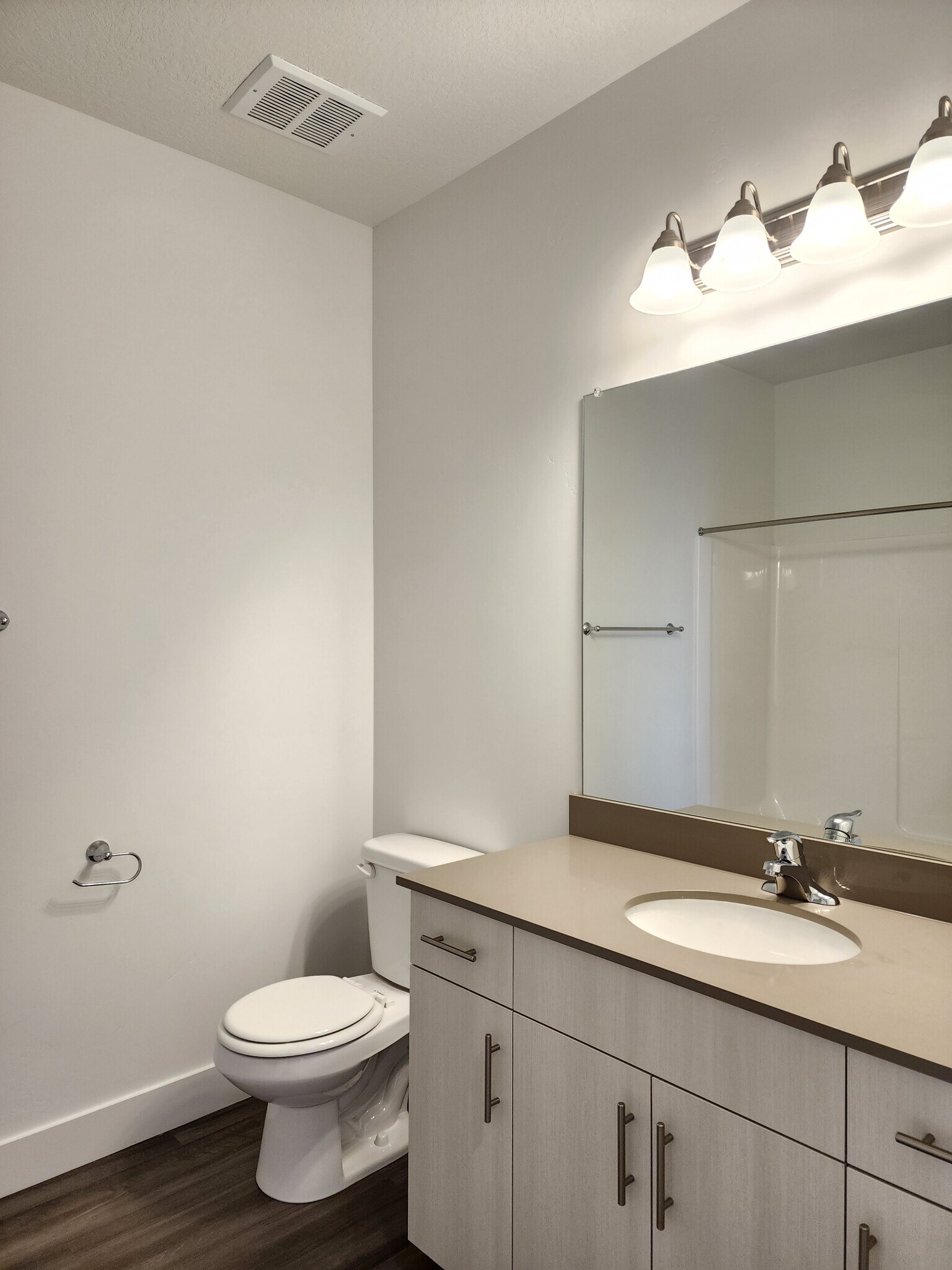 Building Photo - 4735 S Alder Dr