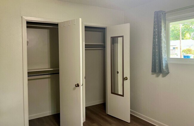 Building Photo - Port Allen-Great Location near historic downtown with new finishings!