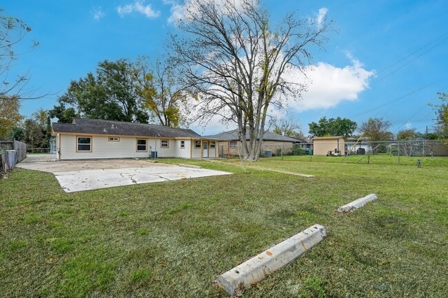 Building Photo - 513 Barkley St