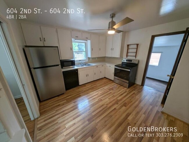 Building Photo - 604 2nd St