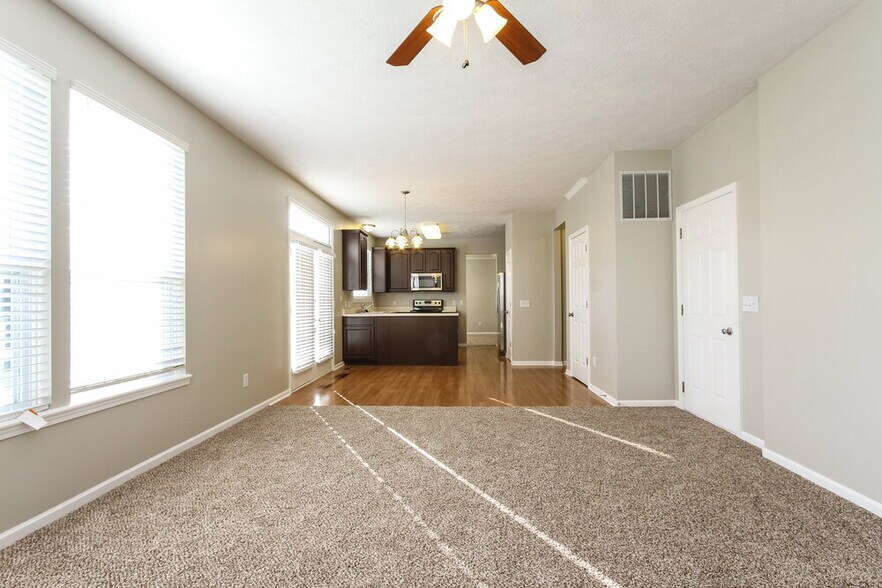 Building Photo - 8339 Glen Highlands Dr