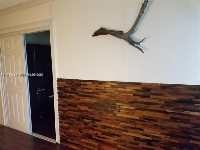 Building Photo - 1430 NE 170th St