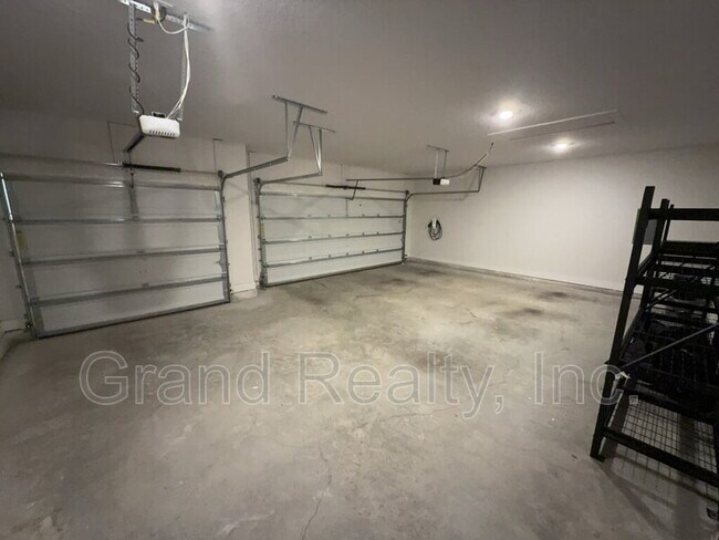 Building Photo - 5963 Cherry Hill Cir