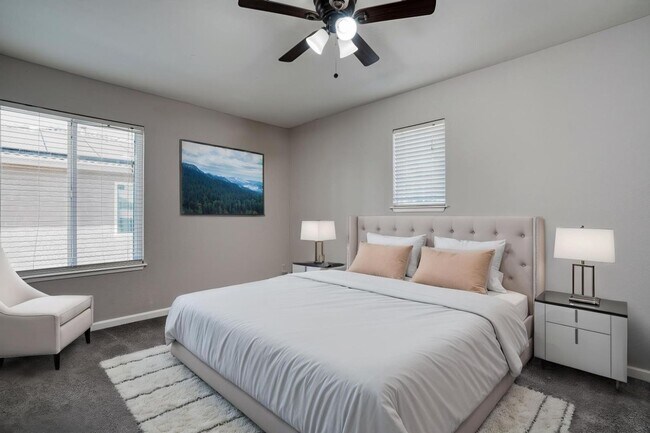 Building Photo - Perfect 6/3 Clovis Home for Large Family!