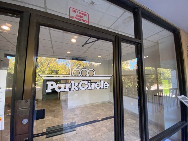 Building Photo - 1600 Park Cir