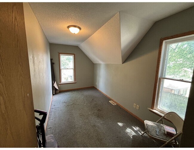 Building Photo - 1110-1112 9th St S