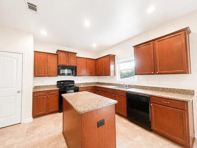 Building Photo - 11 Phaeton Ave