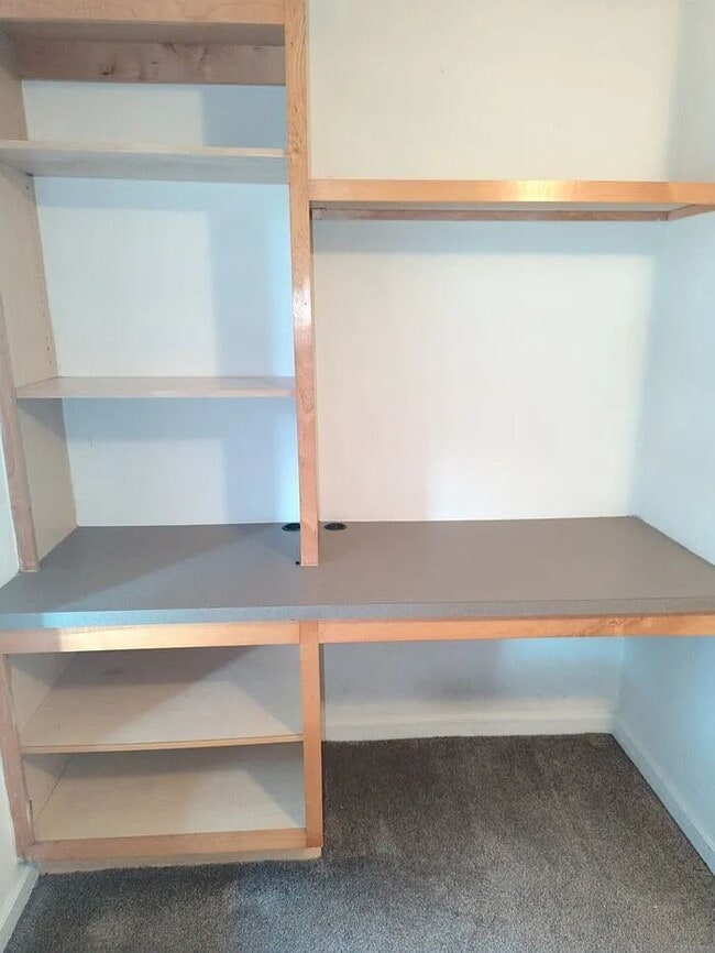 Building Photo - Single Room w/ Private Bathroom in Hart's Cove