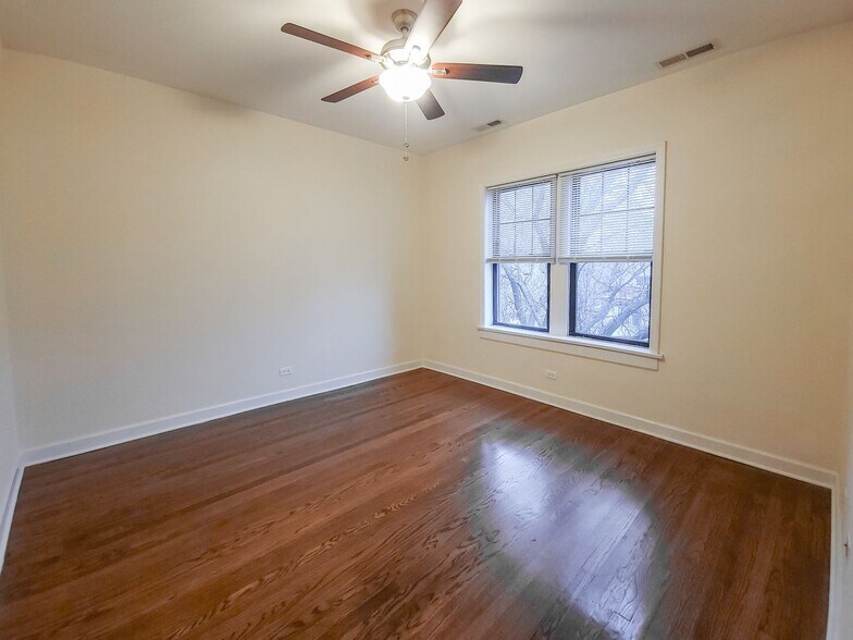 Building Photo - 1821 W Leland Ave