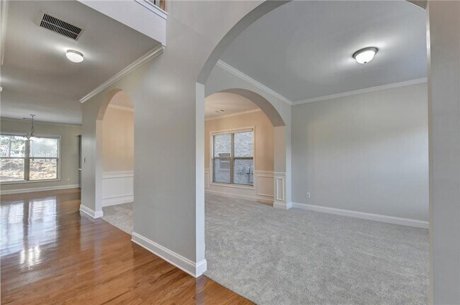 Building Photo - 522 Suwanee Oaks Dr NE