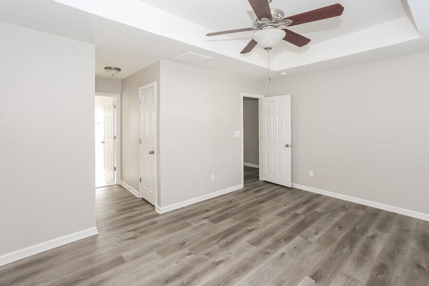 Building Photo - 3371 Streamside Dr