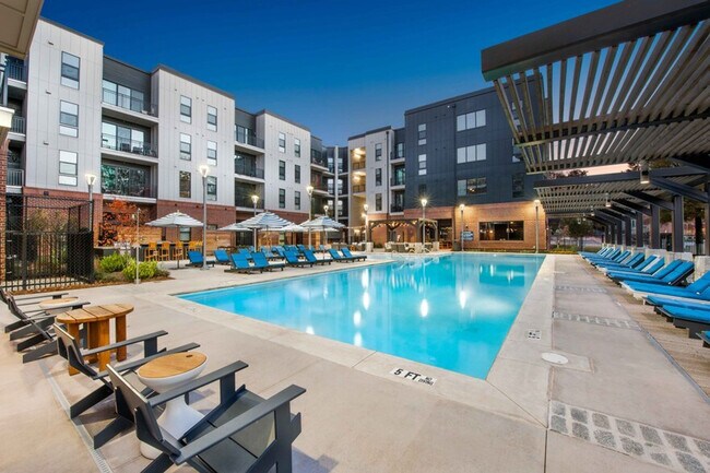 Building Photo - 484 14th St NW