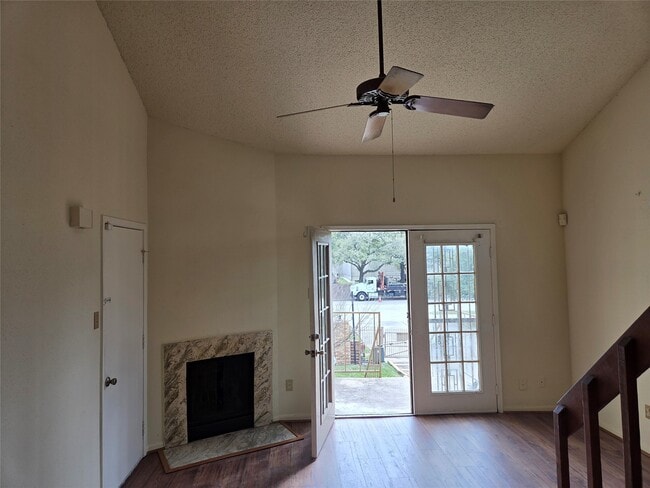 Building Photo - 2425 Holly Hall St