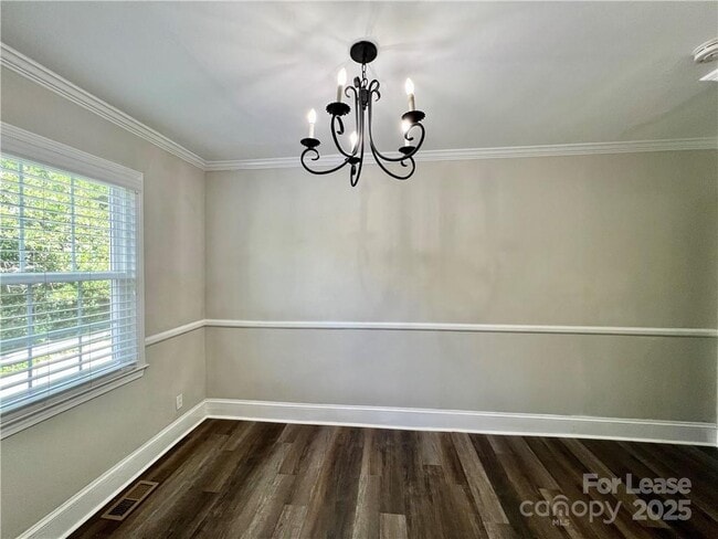 Building Photo - 204 N Laurel Ave