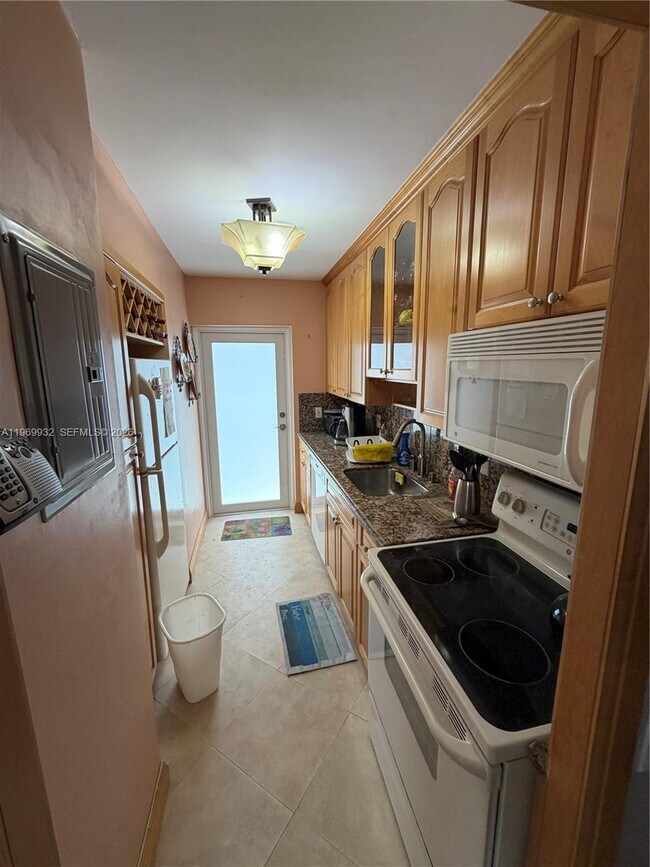 Building Photo - 710 N Ocean Blvd