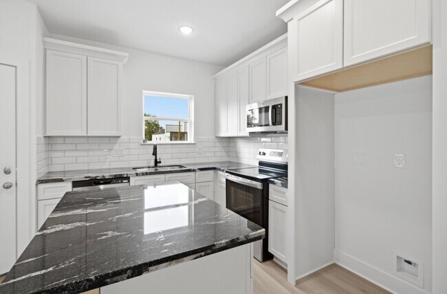 Building Photo - 307 Bolden St