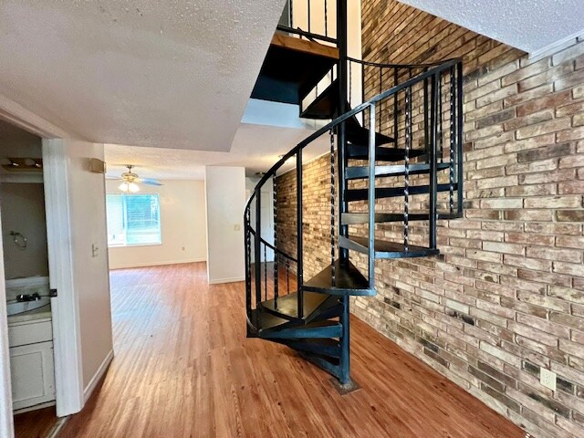 Building Photo - 280 S Hill Ave