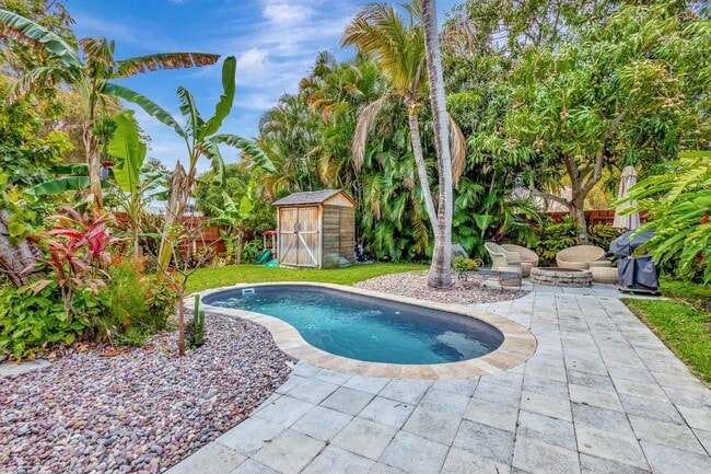 Building Photo - 227 NE 12th St