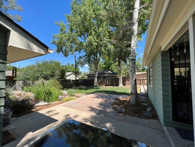 Building Photo - 2209 E Floyd Pl