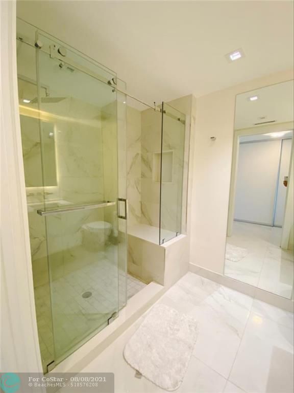 Building Photo - 9559 Collins Ave